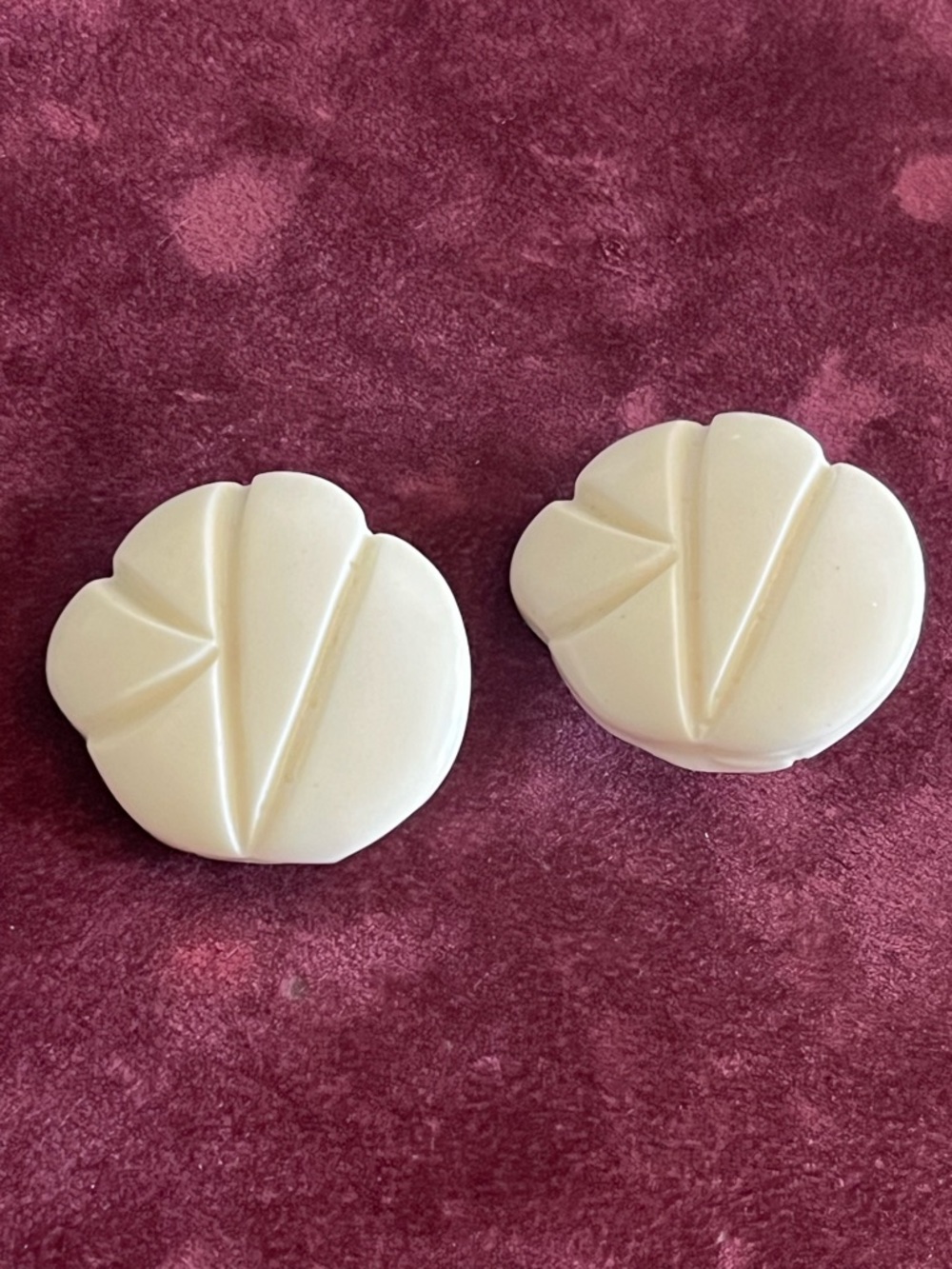 Vintage 1980s Cream Fan Shell Statement Clip-On Earrings